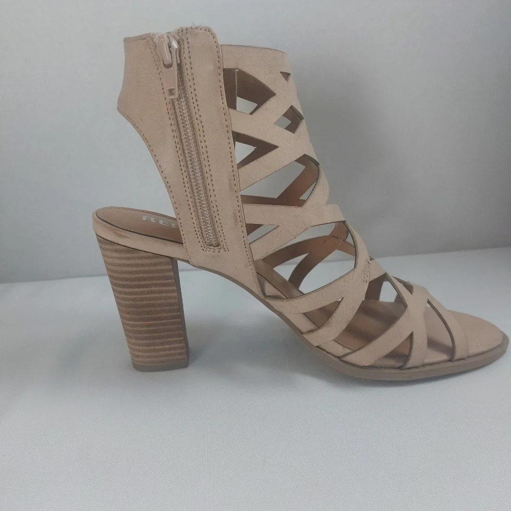 Report‎ women's roux criss cross strap block heel 8.5